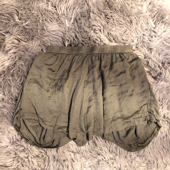 Alexander Wang olive silky shorts w/ apron overlay - Picture 6 of 8
